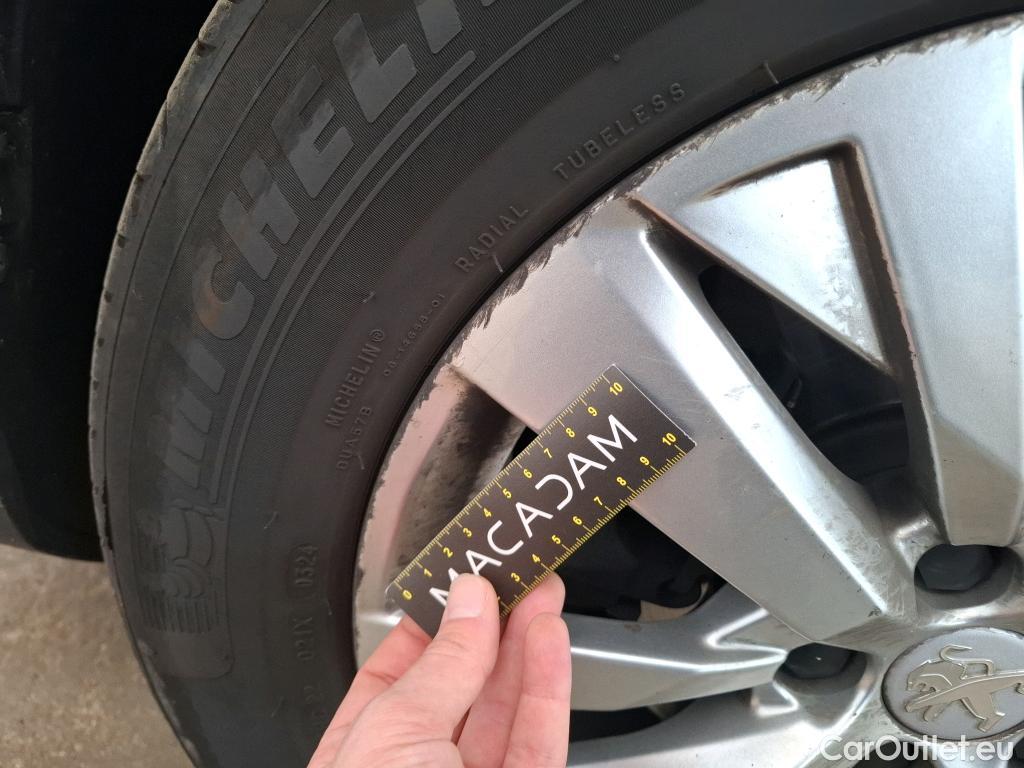  Peugeot  3008  Active Business 1.5 HDi 130CV BVA8 E6d #18