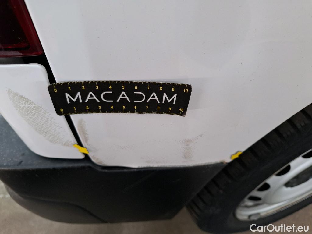  Citroen  Berlingo CITROEN  Van / 2018 / 4P / Fourgonnette M 650kg BlueHDi 130 S&S EAT8 Driver #2