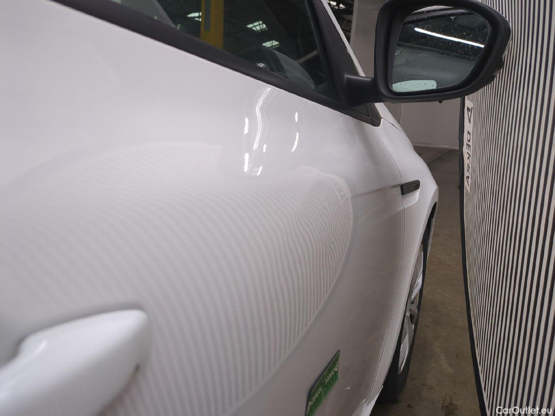  Renault  Megane  IV Berline 5pt. Société Air Nav 1.5 dCi 90CV BVM6 E6 #24