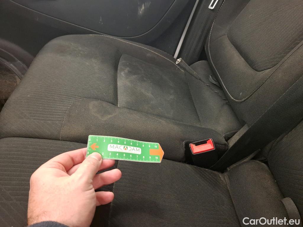  Renault  Trafic RENAULT  / 2019 / 4P / Fourgon tole NV FG GCF L1H1 1000 dCi 120 #58