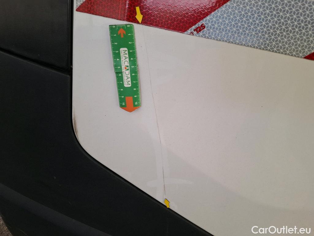  Renault  Trafic RENAULT  / 2019 / 4P / Fourgon tole NV FG GCF L1H1 1200 dCi 120 #16