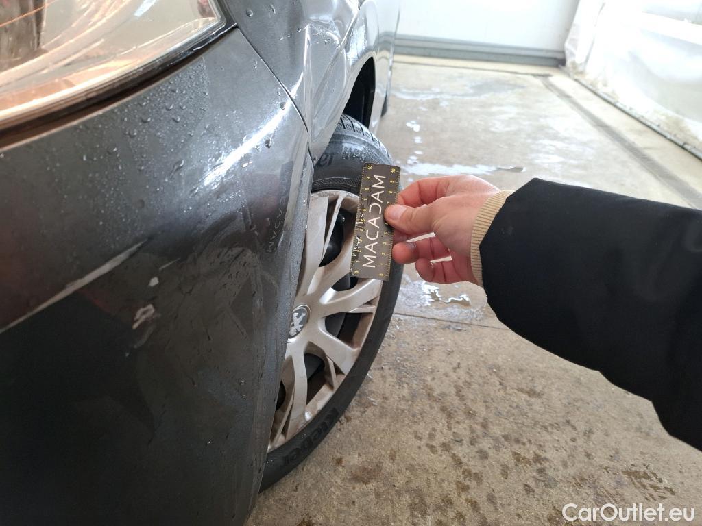  Peugeot  208  Affaire Premium Pack 1.2 PureTech 80CV BVM5 E6 #16