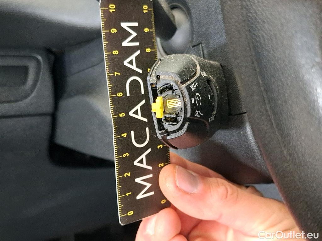  Peugeot  208  Affaire Premium Pack 1.2 PureTech 80CV BVM5 E6 #43