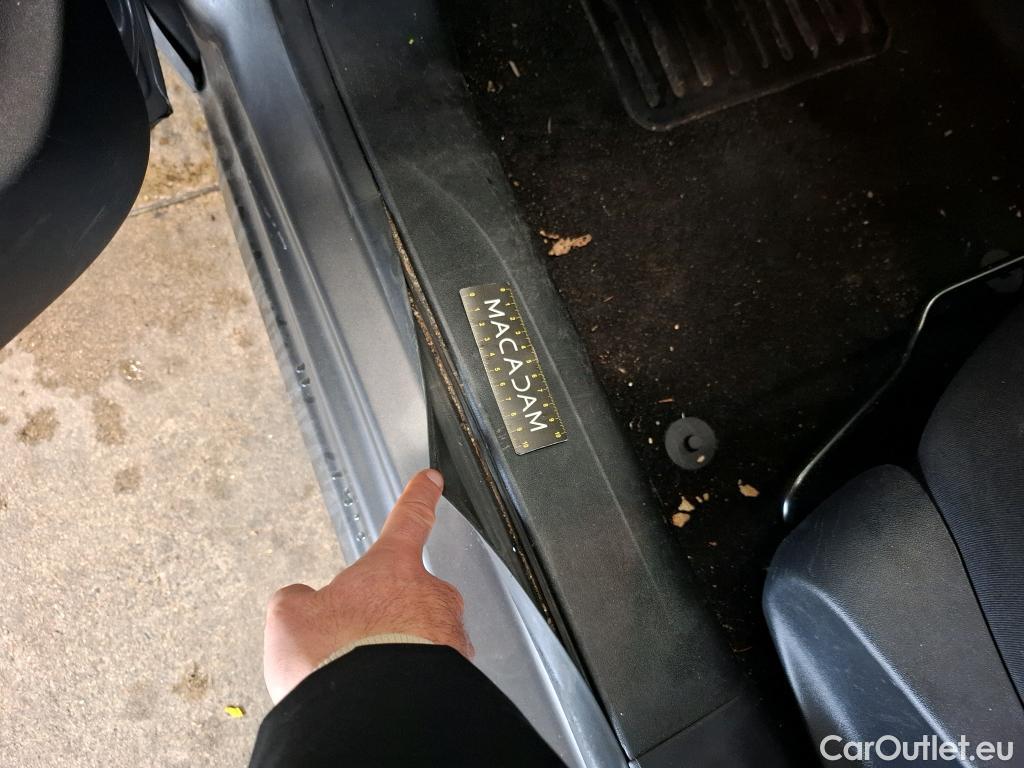  Peugeot  208  Affaire Premium Pack 1.2 PureTech 80CV BVM5 E6 #28