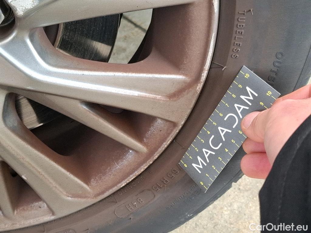  Toyota  Yaris  Hybride 5p Berline 1.5 VVT-I HYBRID Dynamic Business / TRANSFO VP/VF #39