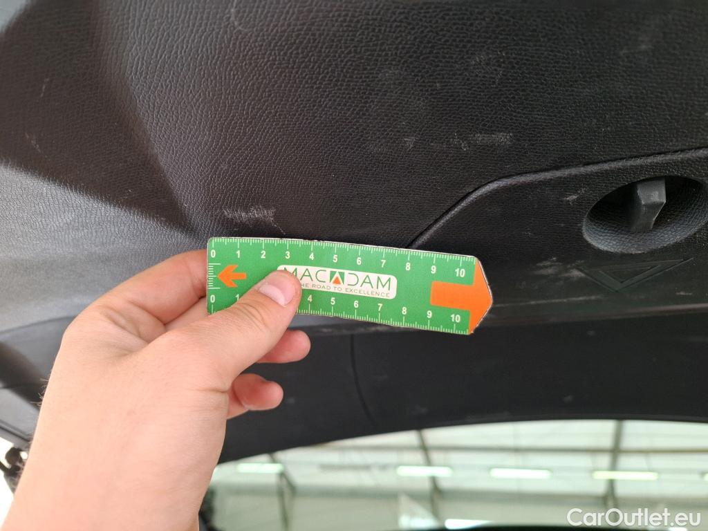  Peugeot  3008 PEUGEOT  / 2020 / 5P / SUV 1.6 HYBRID 225 E-EAT8 GT #31