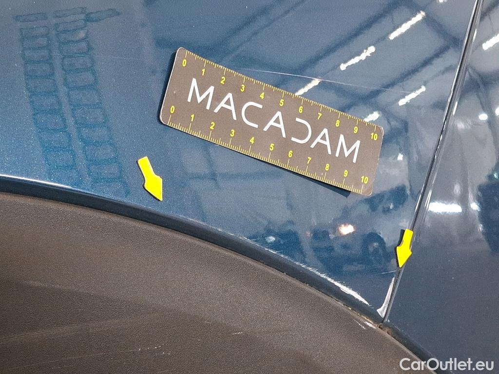  Peugeot  3008 PEUGEOT  / 2020 / 5P / SUV 1.6 HYBRID4 300 E-EAT8 GT Pack #24