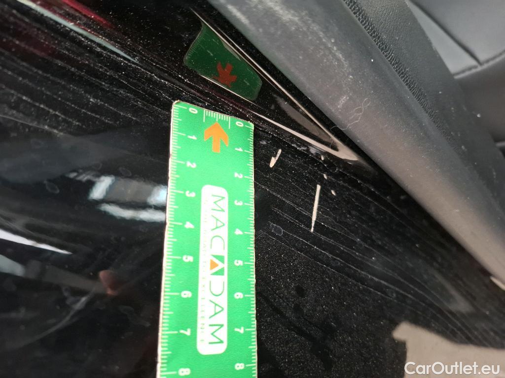  Peugeot  3008 PEUGEOT  / 2020 / 5P / SUV 1.6 HYBRID 225 E-EAT8 GT #24