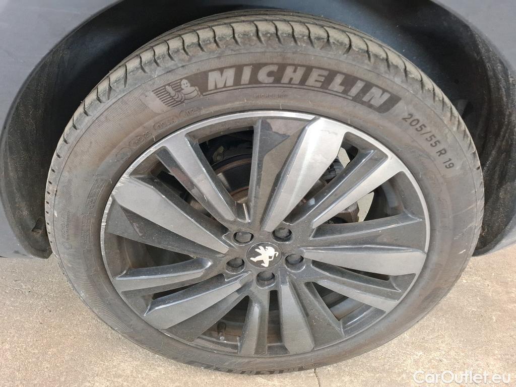  Peugeot  3008 PEUGEOT  / 2020 / 5P / SUV 1.6 HYBRID4 300 E-EAT8 GT Pack #9