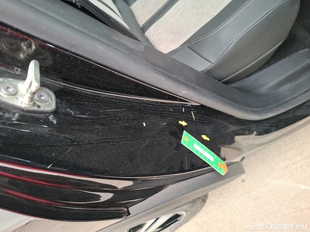  Peugeot  3008 PEUGEOT  / 2020 / 5P / SUV 1.6 HYBRID 225 E-EAT8 GT #21