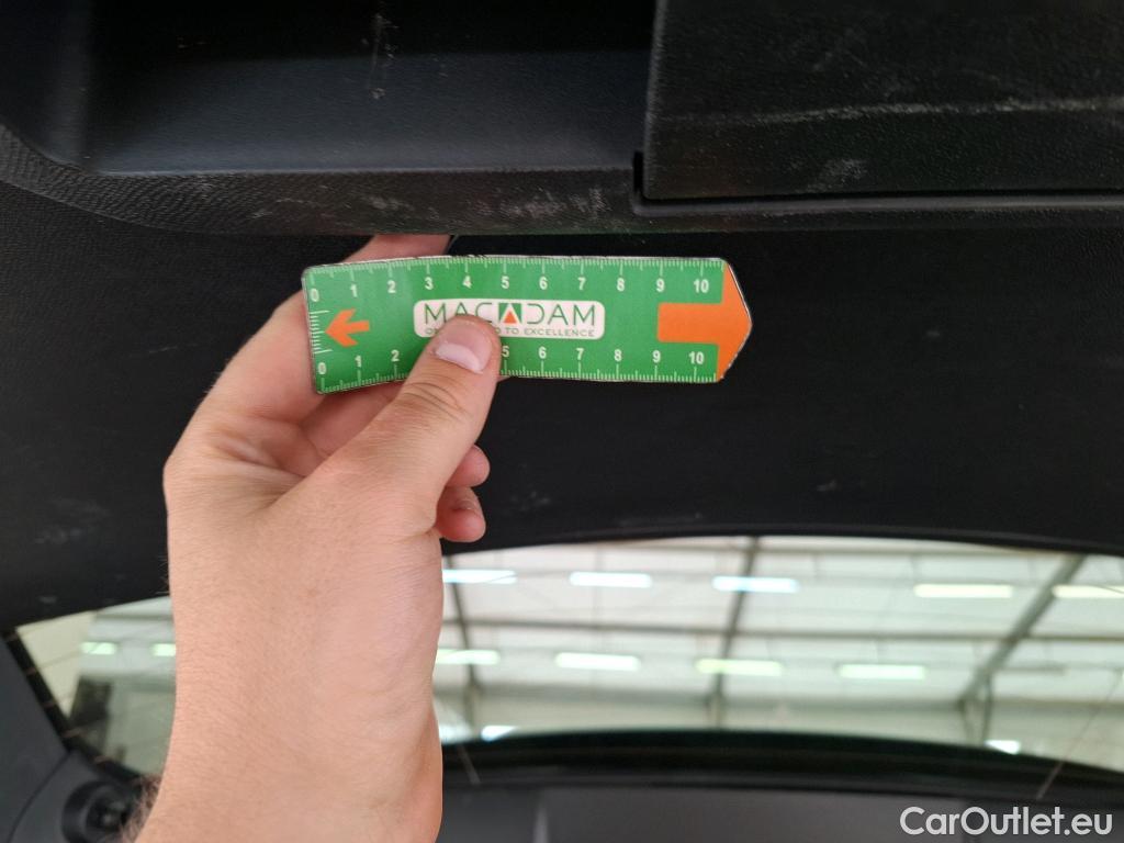  Peugeot  3008 PEUGEOT  / 2020 / 5P / SUV 1.6 HYBRID 225 E-EAT8 GT #29