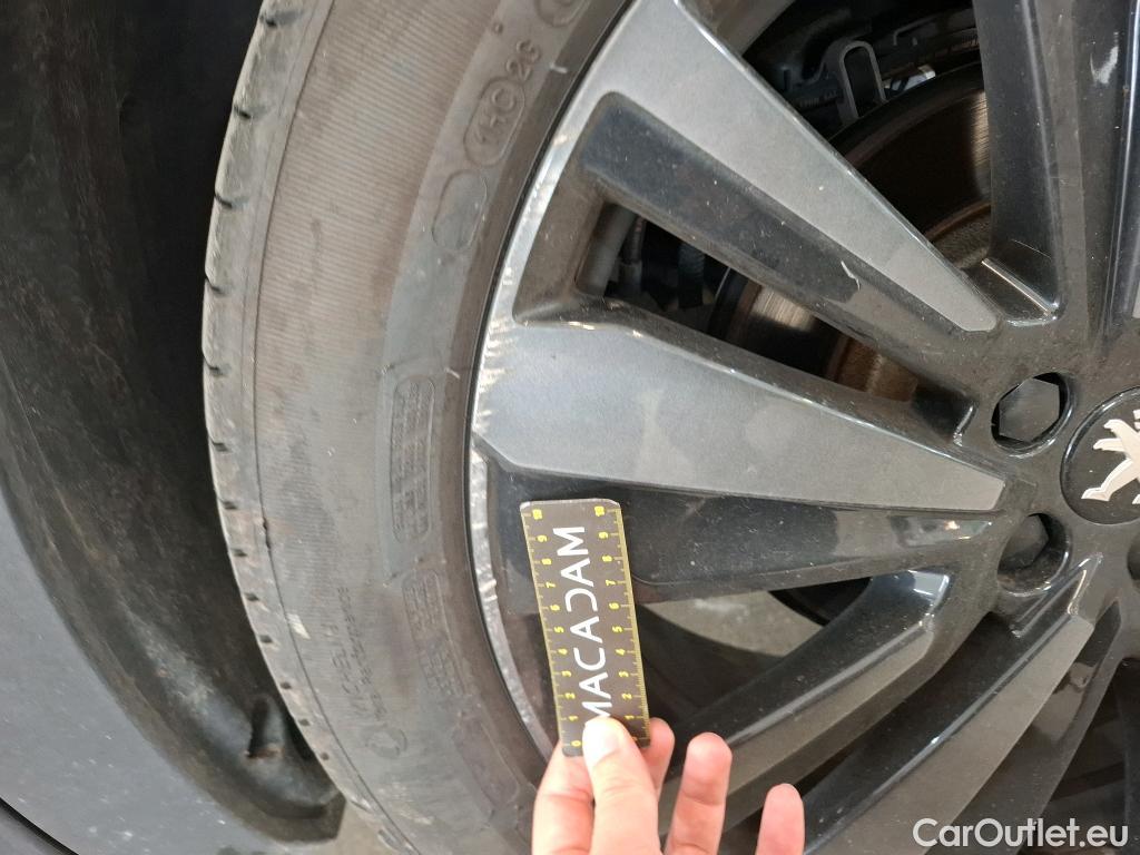  Peugeot  3008 PEUGEOT  / 2020 / 5P / SUV 1.6 HYBRID4 300 E-EAT8 GT Pack #10