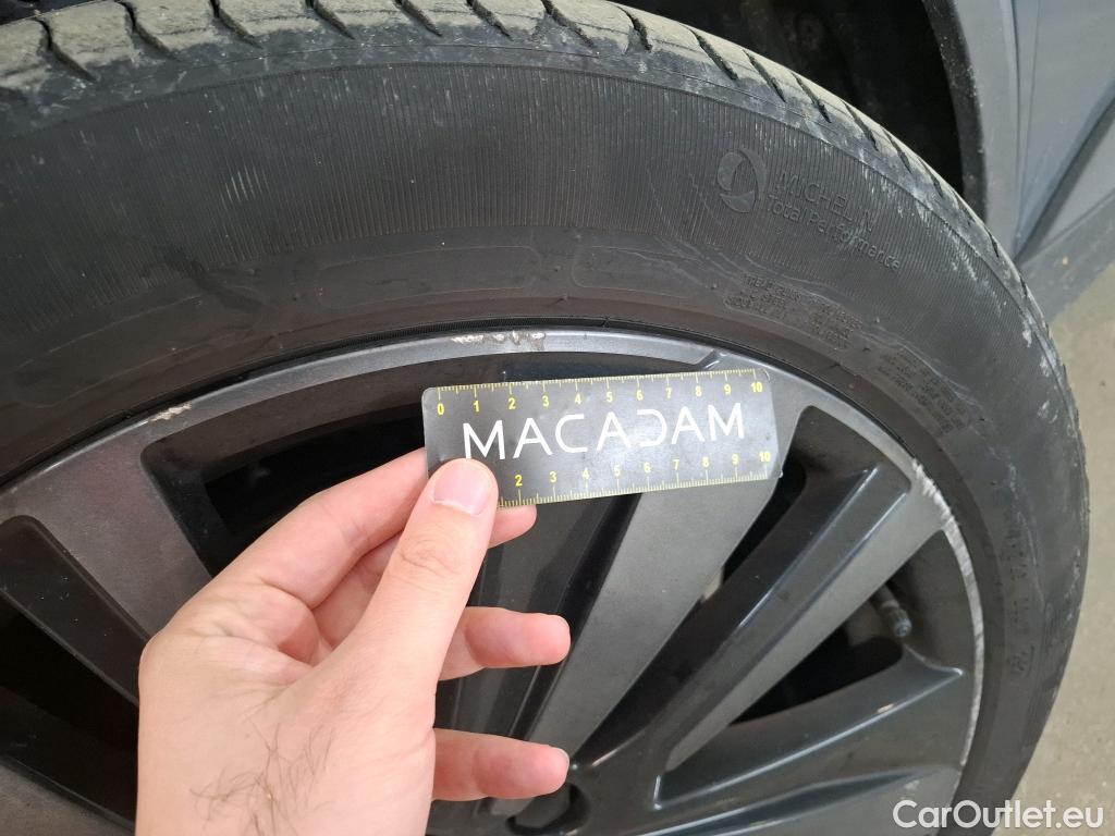  Peugeot  3008 PEUGEOT  / 2020 / 5P / SUV 1.6 HYBRID4 300 E-EAT8 GT Pack #6