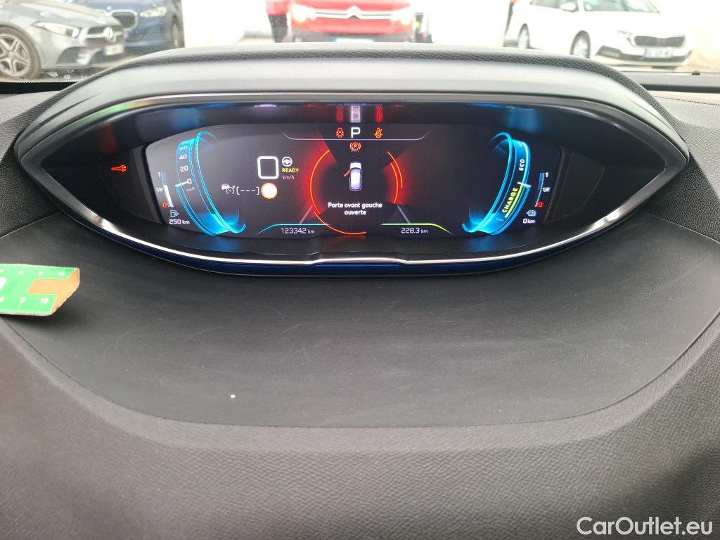  Peugeot  3008 PEUGEOT  / 2020 / 5P / SUV 1.6 HYBRID 225 E-EAT8 GT #32