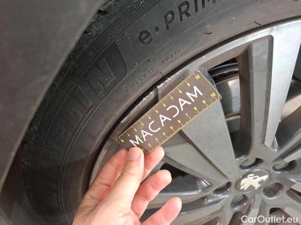  Peugeot  3008 PEUGEOT  / 2020 / 5P / SUV 1.6 HYBRID4 300 E-EAT8 GT Pack #5