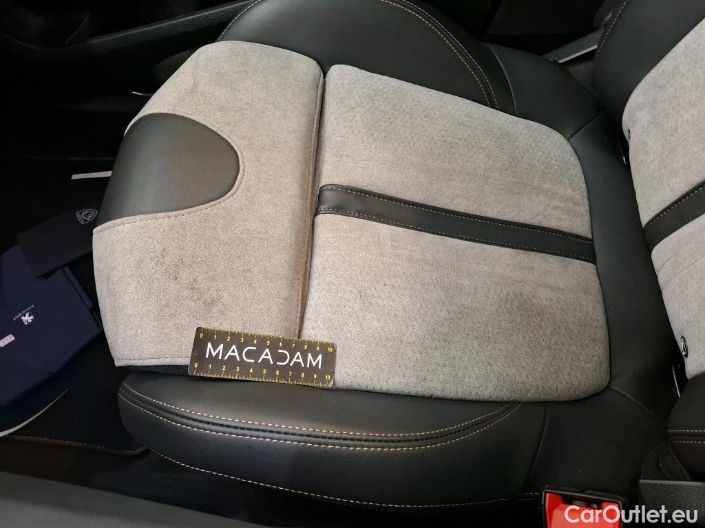  Peugeot  3008 PEUGEOT  / 2020 / 5P / SUV 1.6 HYBRID4 300 E-EAT8 GT Pack #17