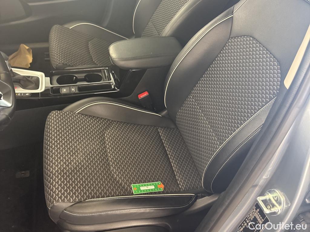  KIA  XCeed KIA  / 2019 / 5P / Crossover 1.6 GDI ISG ISG PHEV DESIGN DCT6 #12