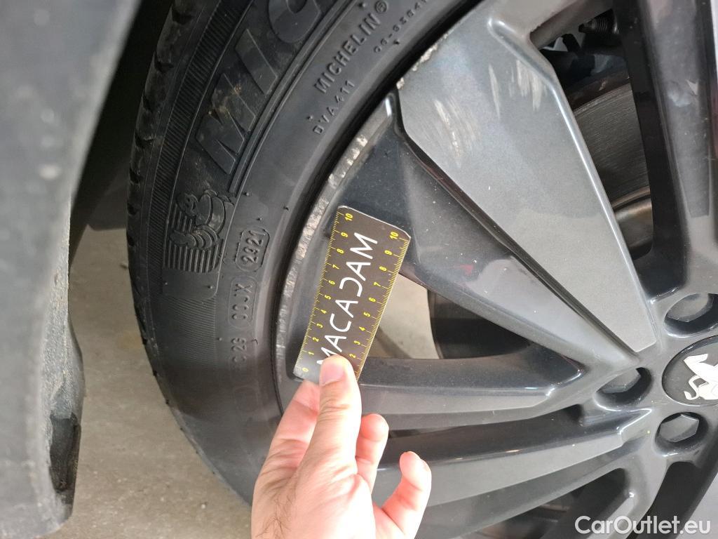  Peugeot  3008 PEUGEOT  / 2020 / 5P / SUV 1.6 HYBRID4 300 E-EAT8 GT Pack #13