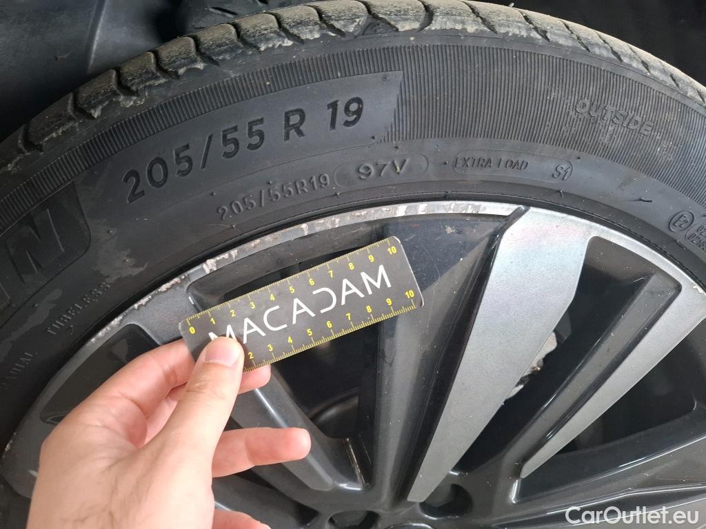  Peugeot  3008 PEUGEOT  / 2020 / 5P / SUV 1.6 HYBRID4 300 E-EAT8 GT Pack #14