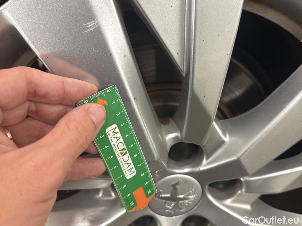  Peugeot  3008  Active Pack 1.2 PureTech 130CV BVA8 E6d #9