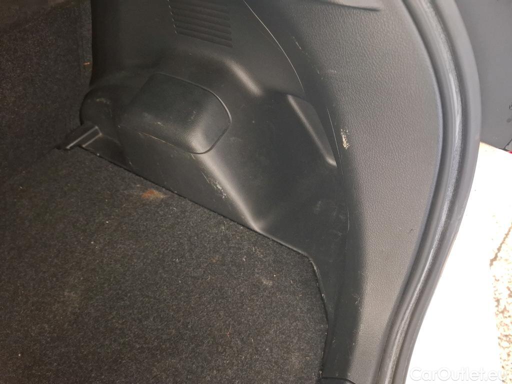  Toyota  Yaris TOYOTA  Hybride / 2017 / 5P / Berline 1.5 VVT-I HYBRID France Business #4