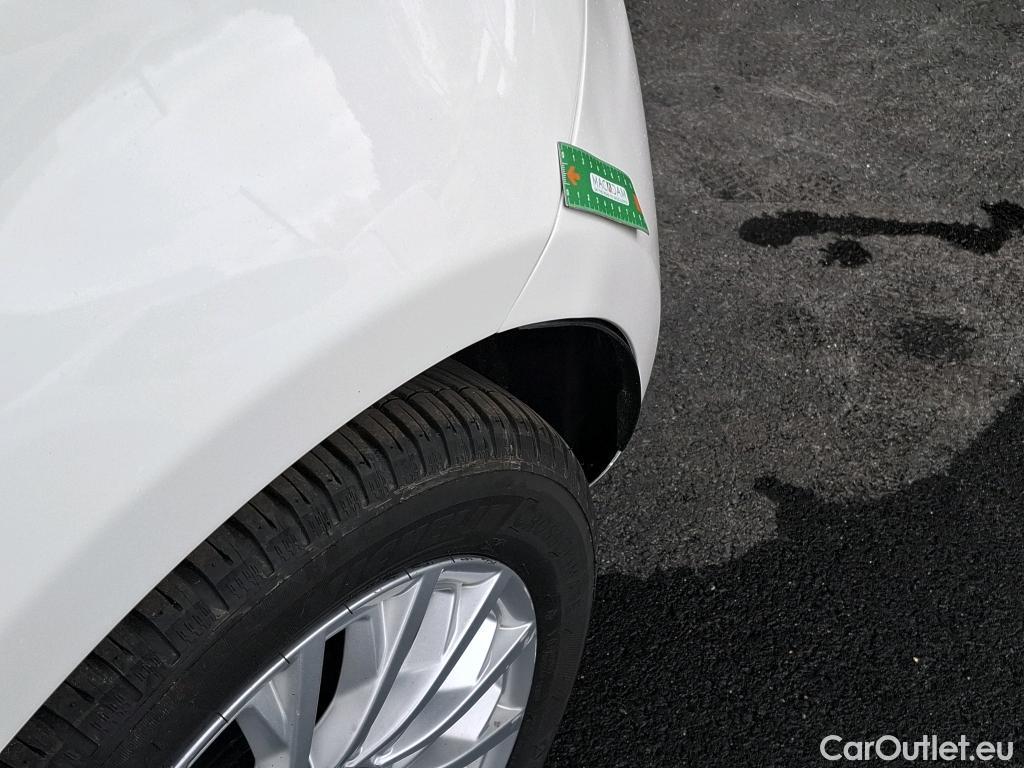  Fiat  500 FIAT  / 2015 / 3P / Berline Hybrid 1.0 BSG 70 ch Dolcevita #4