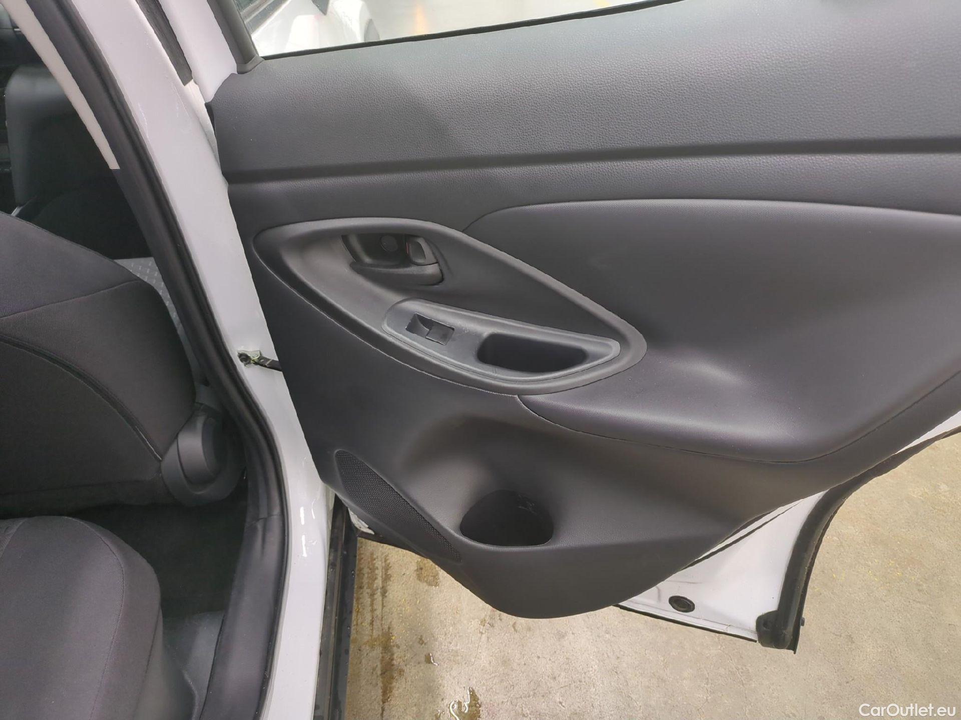  Toyota  Yaris Cross TOYOTA  Hybride / 2021 / 5P / SUV 1.5 HYBRID 116H DYNAMIC AUTO #13