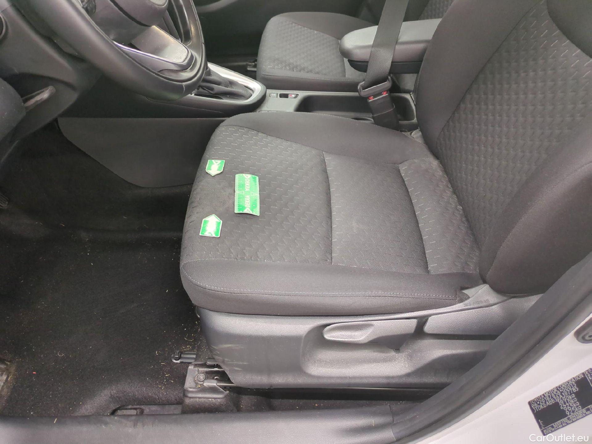  Toyota  Yaris Cross TOYOTA  Hybride / 2021 / 5P / SUV 1.5 HYBRID 116H DYNAMIC AUTO #2