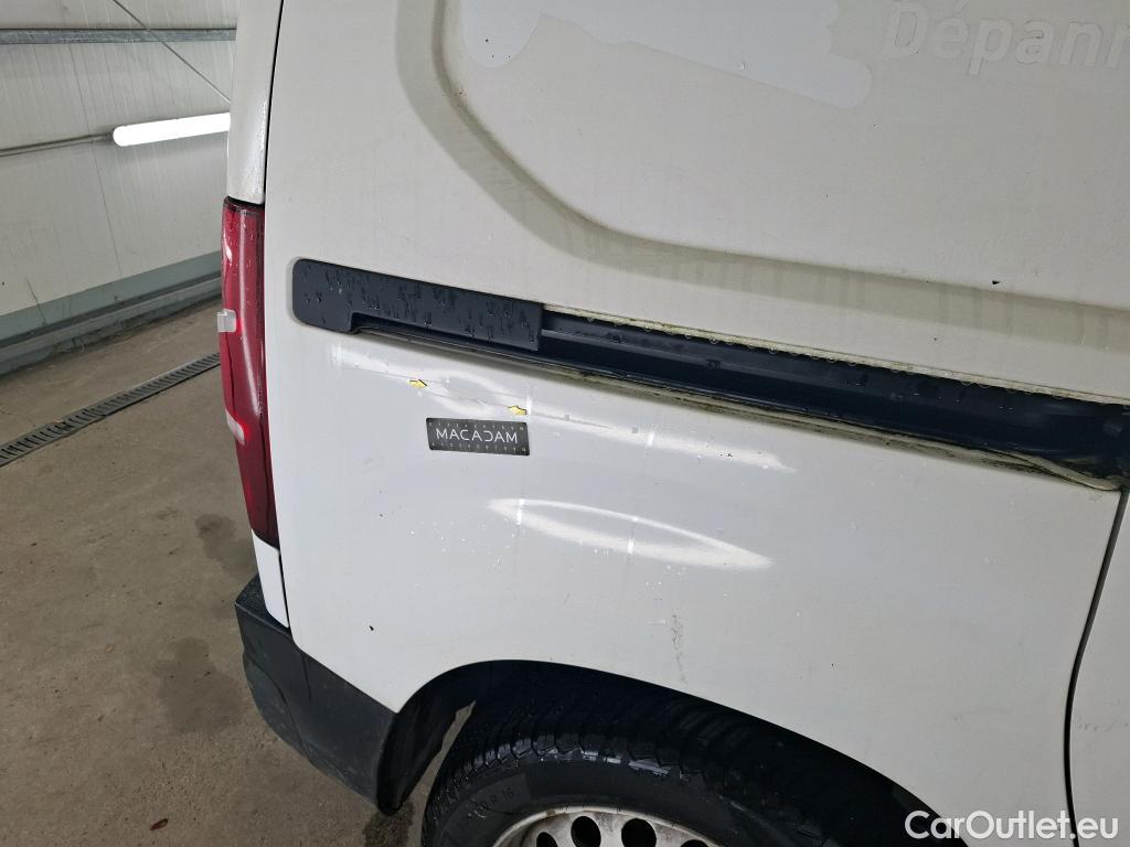  Citroen  Berlingo CITROEN   2018  4P  Fourgonnette Taille M 1000kg BlueHDi 75 BVM Club #2