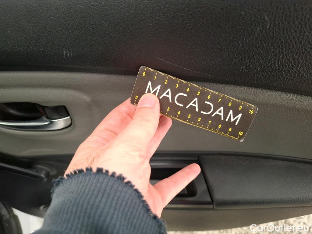  Toyota  Yaris TOYOTA  Hybride / 2017 / 5P / Berline 1.5 VVT-I HYBRID France Business #18