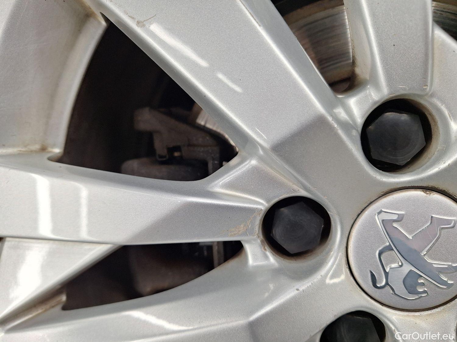  Peugeot  5008 Peugeot,  '16, Peugeot  1.2 PureTech 96kW S&S EAT8 Active 5d #6