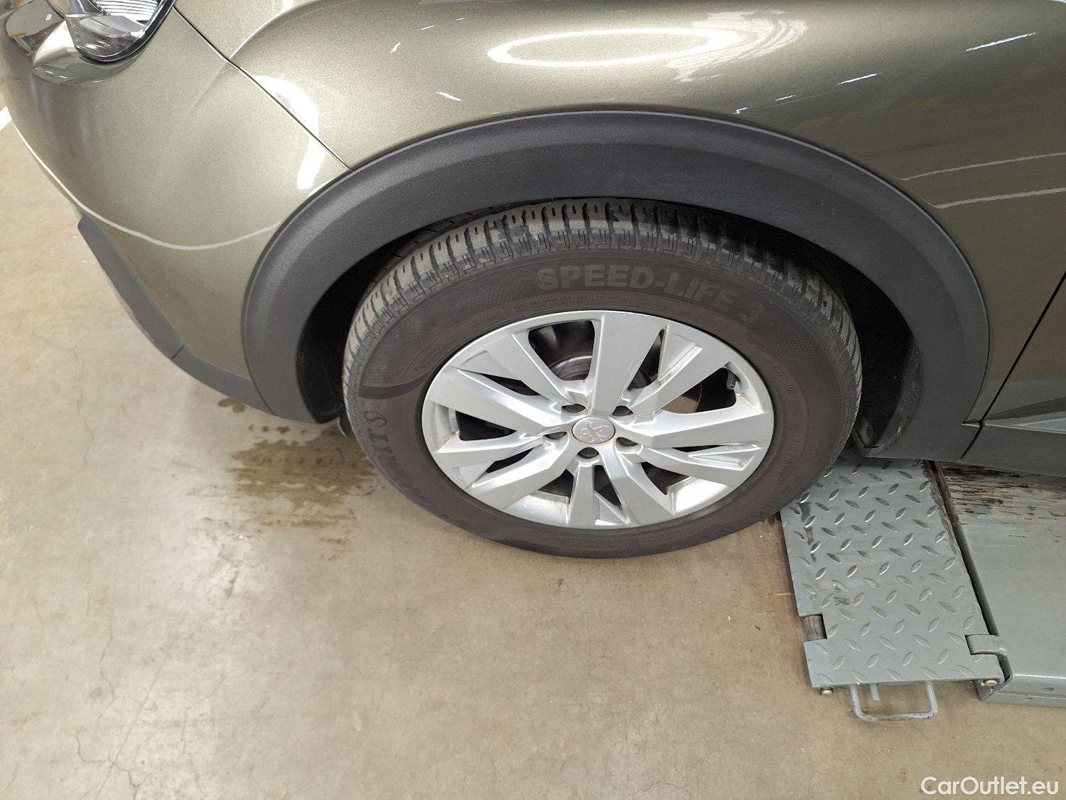  Peugeot  5008 Peugeot,  '16, Peugeot  1.2 PureTech 96kW S&S EAT8 Active 5d #63