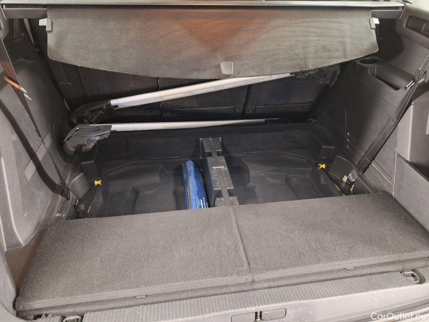  Peugeot  5008 Peugeot,  '16, Peugeot  1.2 PureTech 96kW S&S EAT8 Active 5d #43