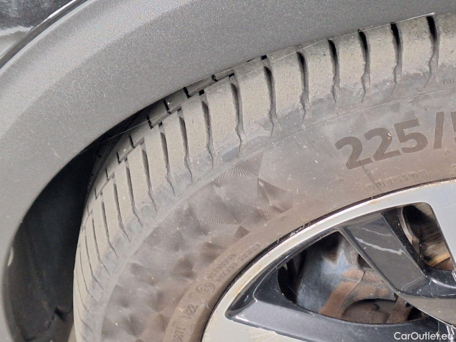  Peugeot  5008 Peugeot,  '16, Peugeot  1.2 PureTech 96kW S&S EAT8 Allure 5d #50