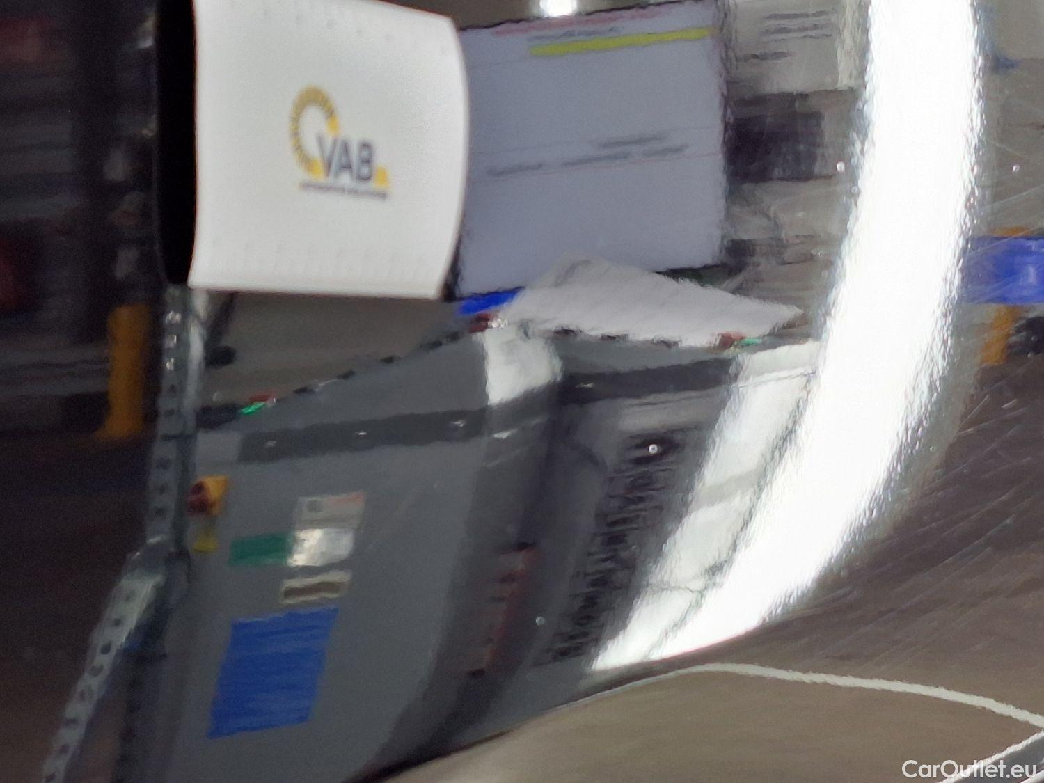  Peugeot  5008 Peugeot,  '16, Peugeot  1.2 PureTech 96kW S&S EAT8 Allure 5d #25