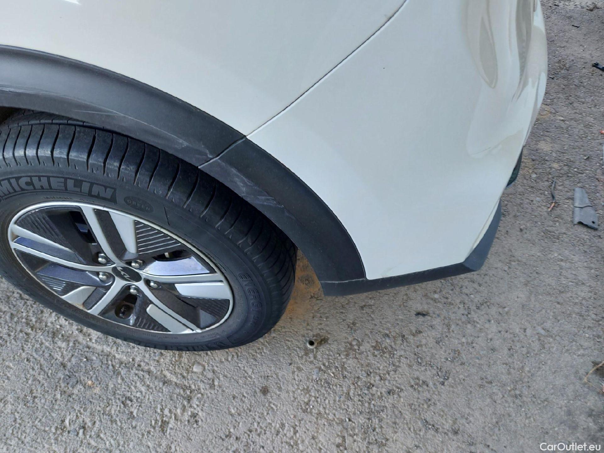  KIA  Niro KIA  / 2019 / 5P / crossover 1.6 GDi PHEV 104kW (141CV) Drive #17