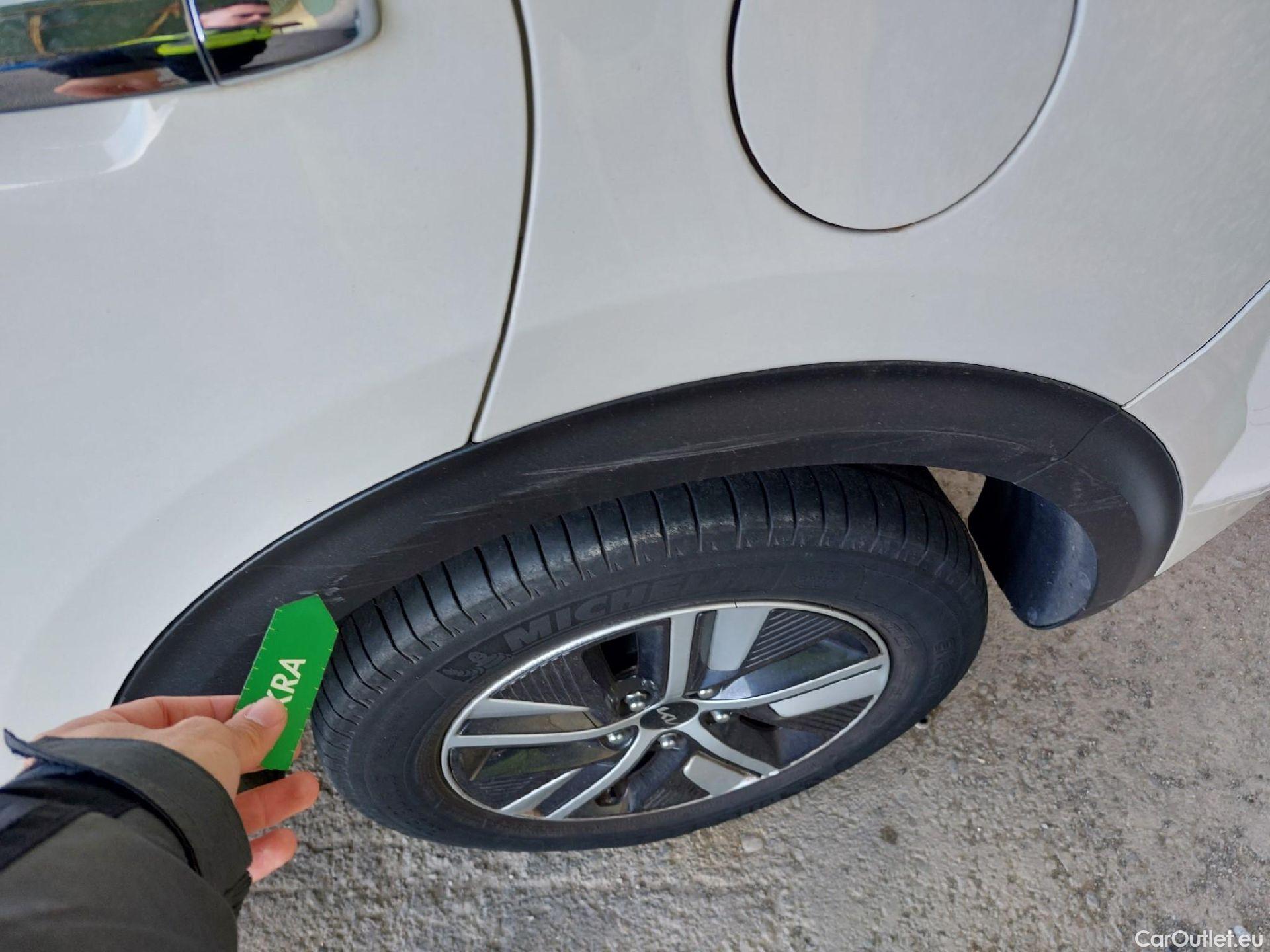  KIA  Niro KIA  / 2019 / 5P / crossover 1.6 GDi PHEV 104kW (141CV) Drive #14