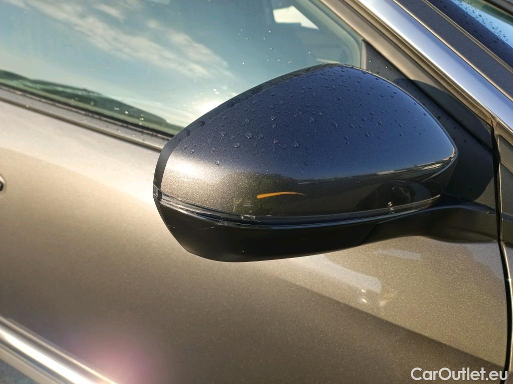  Peugeot  3008 PEUGEOT  Hybrid / 2020 / 5P / todoterreno 225 e-EAT8 Allure #25