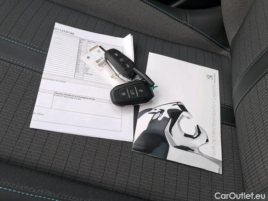  Peugeot  2008 PEUGEOT  / 2019 / 5P / todoterreno Allure Pack Puretech 130 S&S EAT8 (AC) #6