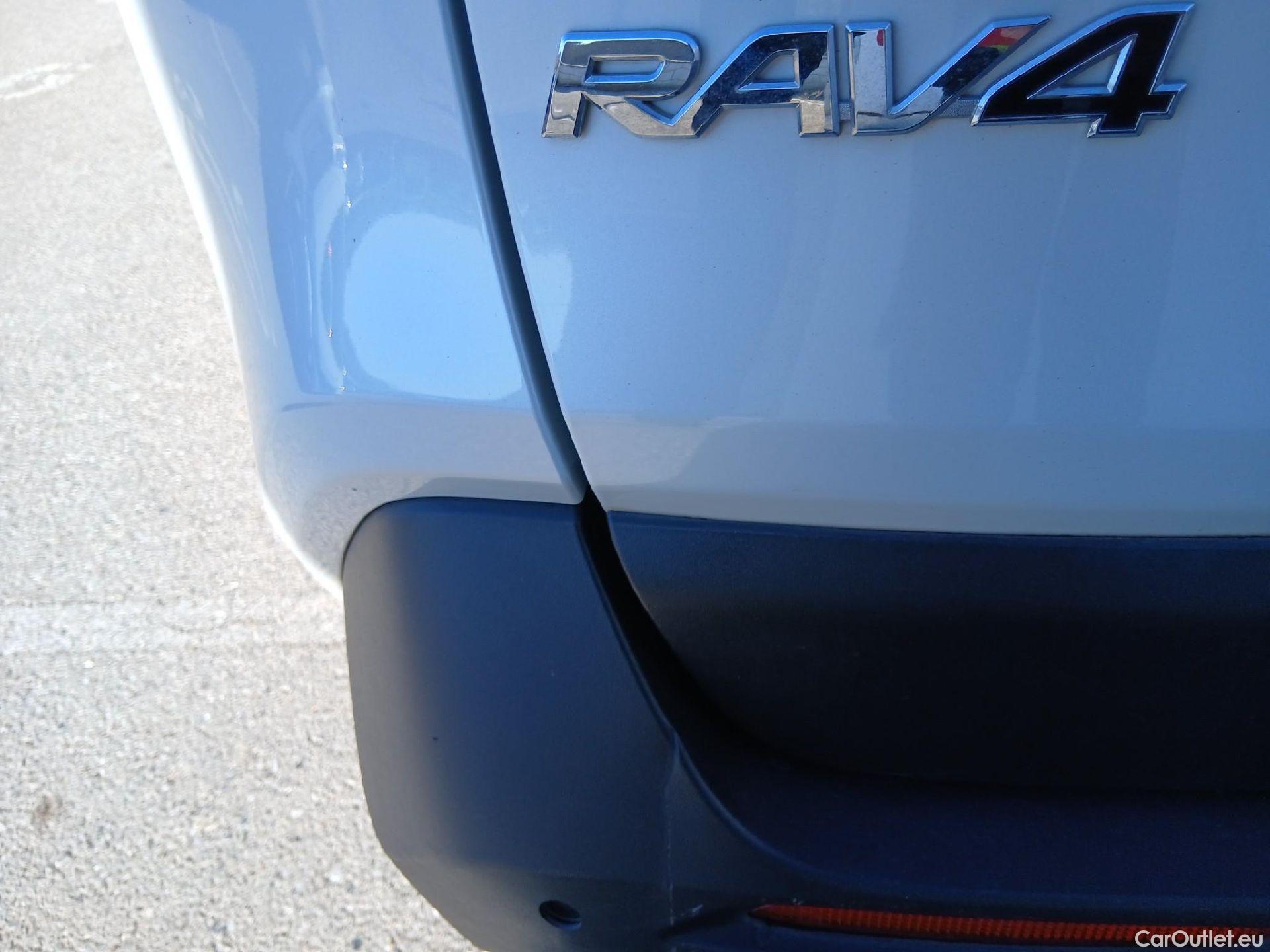  Toyota  RAV4 TOYOTA  / 2018 / 5P / todoterreno 2.5l 220H Advance #15