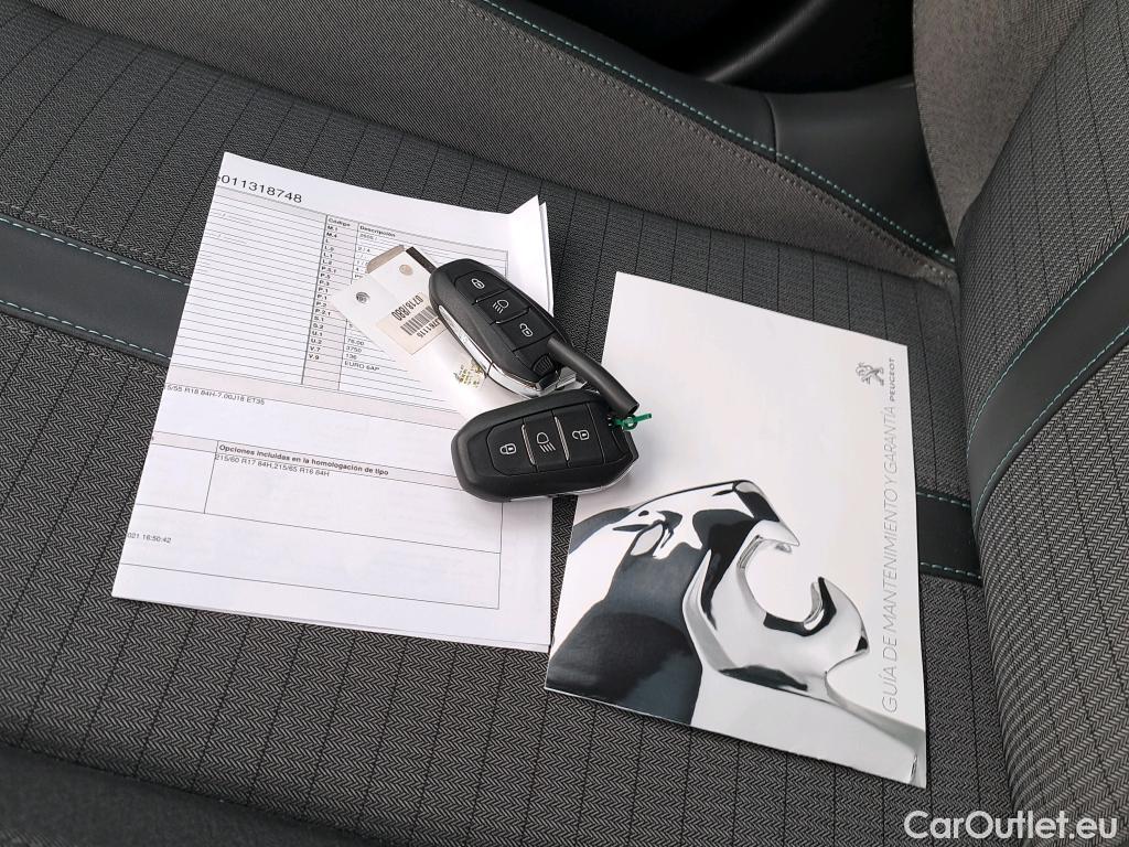  Peugeot  2008 PEUGEOT  / 2019 / 5P / todoterreno Allure Pack Puretech 130 S&S EAT8 (AC) #5