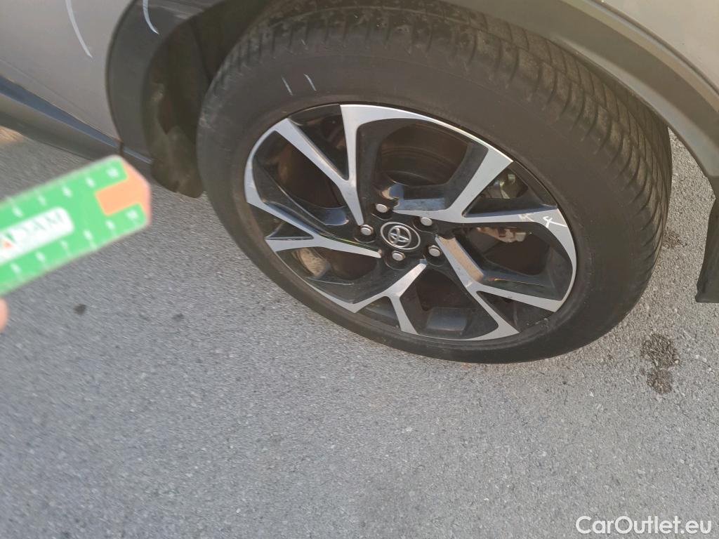  Toyota  C-HR TOYOTA  / 2016 / 5P / todoterreno 1.8 125H Advance (CX) #46