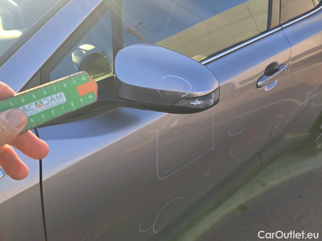  Toyota  C-HR TOYOTA  / 2016 / 5P / todoterreno 1.8 125H Advance (CX) #81