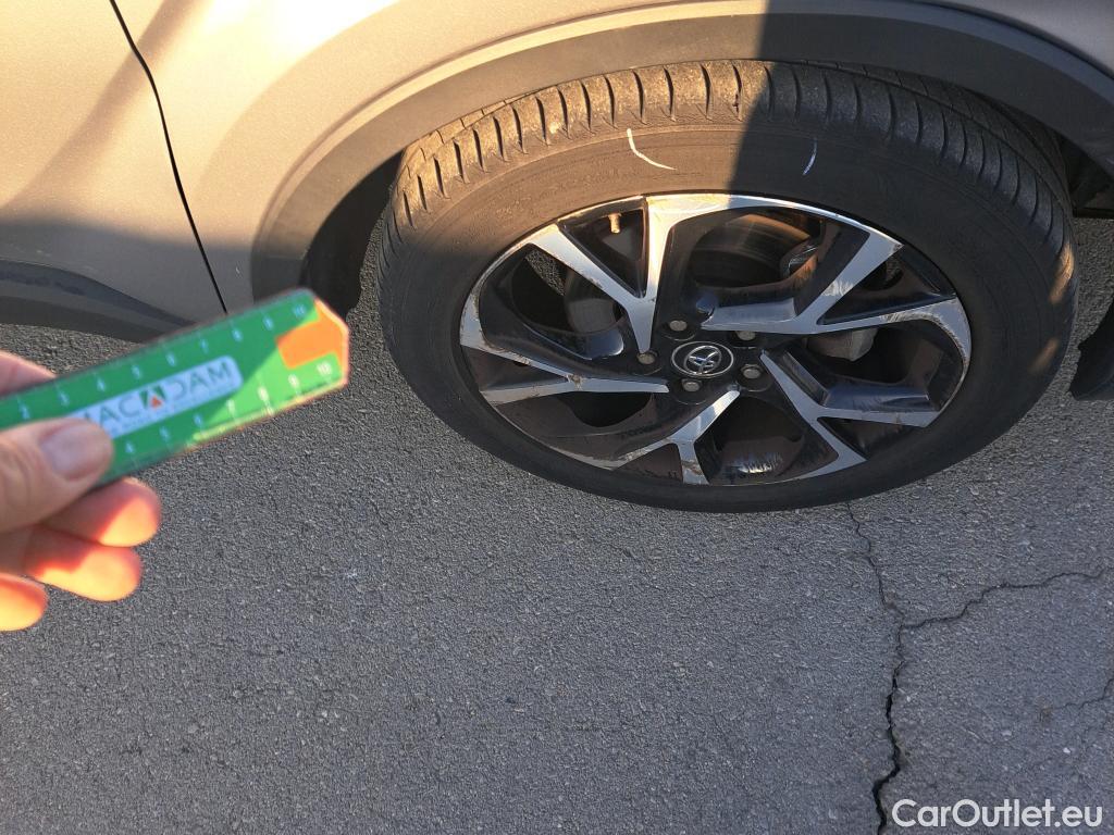  Toyota  C-HR TOYOTA  / 2016 / 5P / todoterreno 1.8 125H Advance (CX) #52