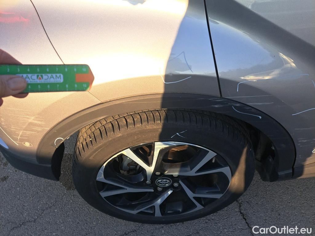  Toyota  C-HR TOYOTA  / 2016 / 5P / todoterreno 1.8 125H Advance (CX) #100