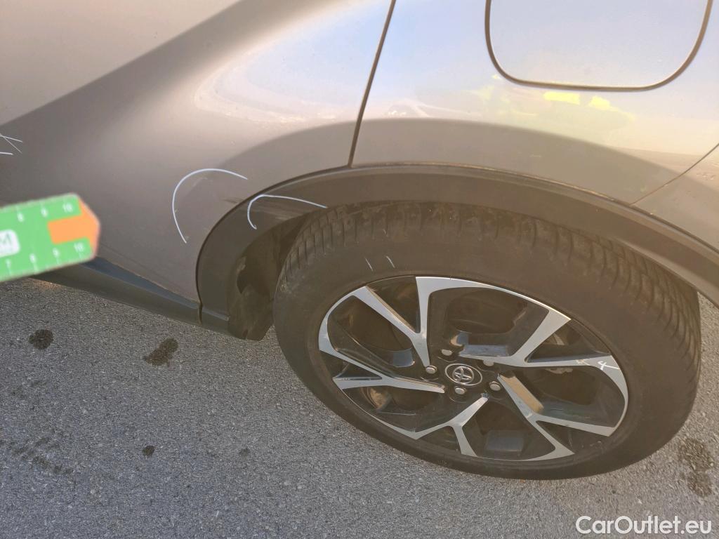  Toyota  C-HR TOYOTA  / 2016 / 5P / todoterreno 1.8 125H Advance (CX) #98