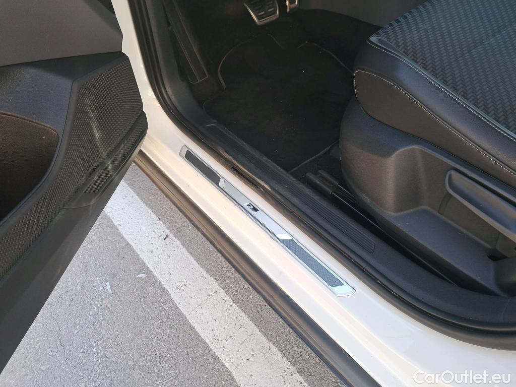  Volkswagen  T-CROSS VOLKSWAGEN  / 2018 / 5P / todoterreno Sport 1.5 TSI 110kW (150CV) DSG #3