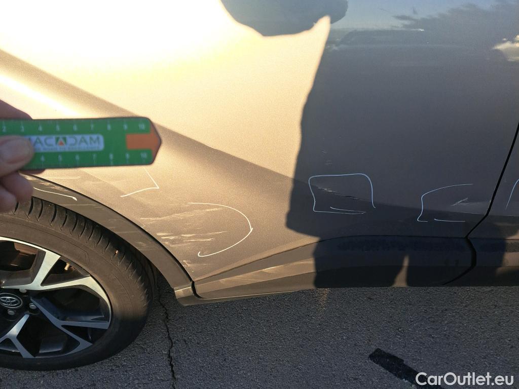  Toyota  C-HR TOYOTA  / 2016 / 5P / todoterreno 1.8 125H Advance (CX) #92