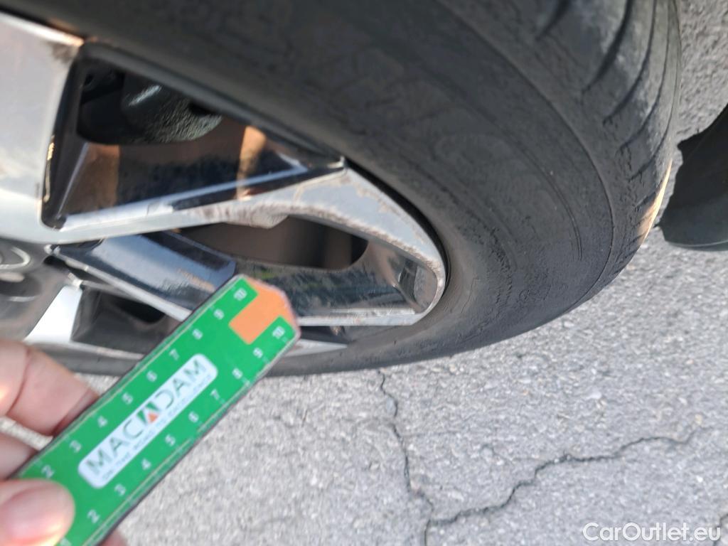  Toyota  C-HR TOYOTA  / 2016 / 5P / todoterreno 1.8 125H Advance (CX) #53