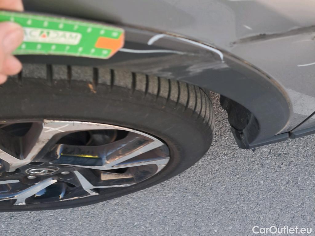  Toyota  C-HR TOYOTA  / 2016 / 5P / todoterreno 1.8 125H Advance (CX) #103